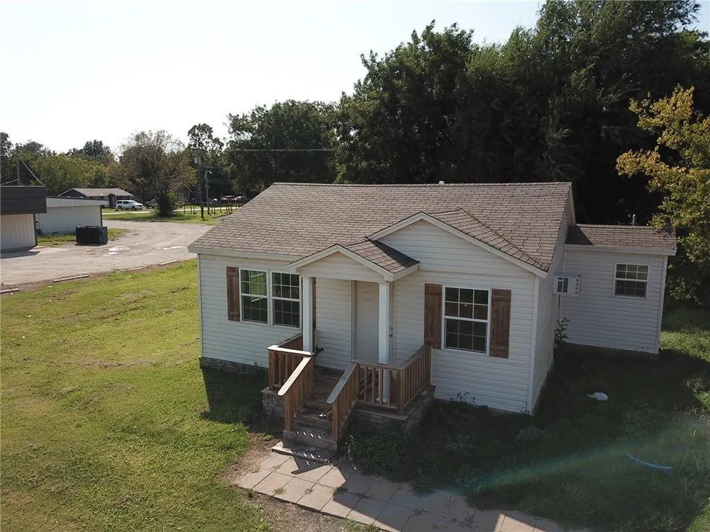 Photo 9 — 510 SE 4TH Street, Lindsay, OK 73052