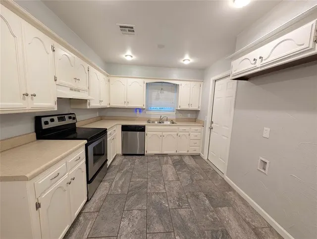 Photo 4 — 2412 SE 51st, Oklahoma City, OK 73129