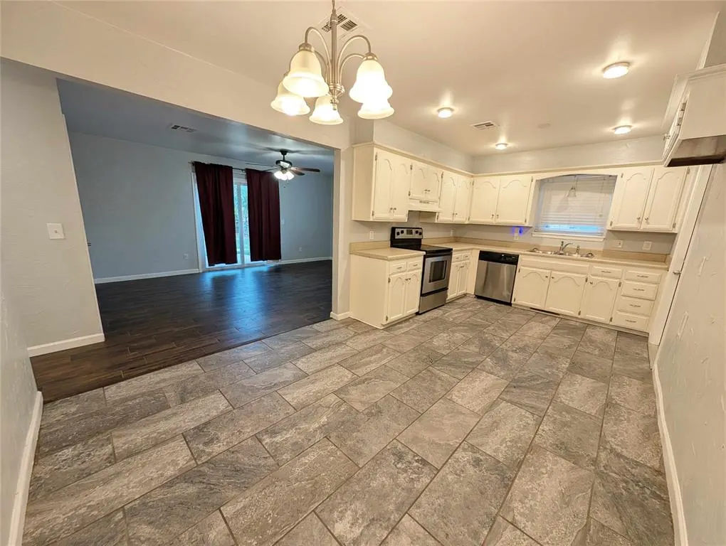 Photo 7 — 2412 SE 51st, Oklahoma City, OK 73129