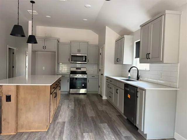 Photo 4 — 605 Argos Road, Yukon, OK 73099