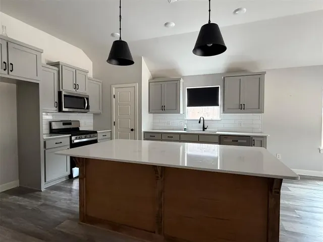 Photo 5 — 605 Argos Road, Yukon, OK 73099