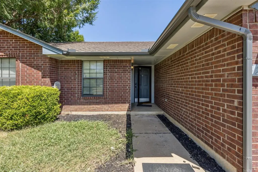 Photo 2 — 2101 Harbor Drive, Norman, OK 73071