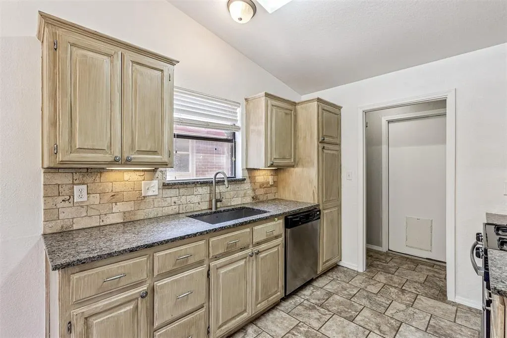 Photo 11 — 2101 Harbor Drive, Norman, OK 73071