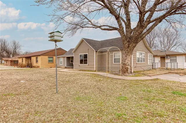 Photo 2 — 400 N 6th Street, Weatherford, OK 73096