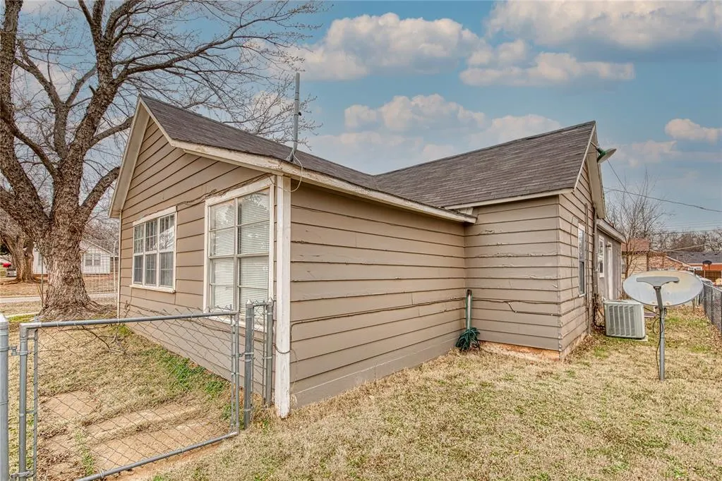 Photo 12 — 400 N 6th Street, Weatherford, OK 73096