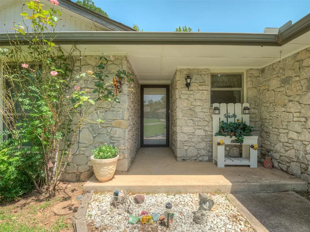 Photo 3 — 1978 Spencer Drive, Harrah, OK 73045