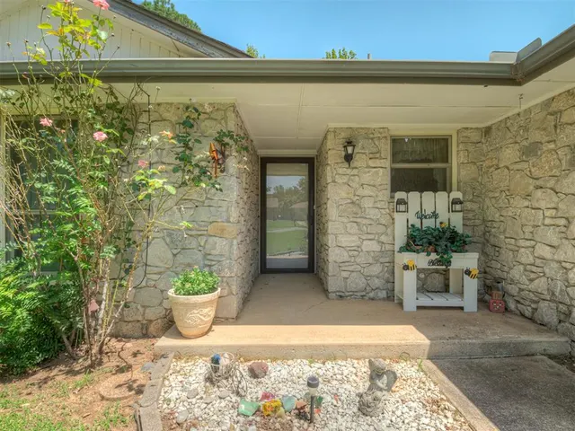 Photo 3 — 1978 Spencer Drive, Harrah, OK 73045