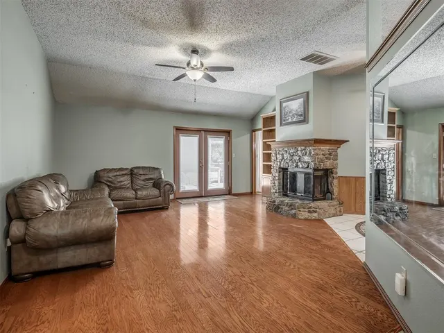 Photo 5 — 1978 Spencer Drive, Harrah, OK 73045