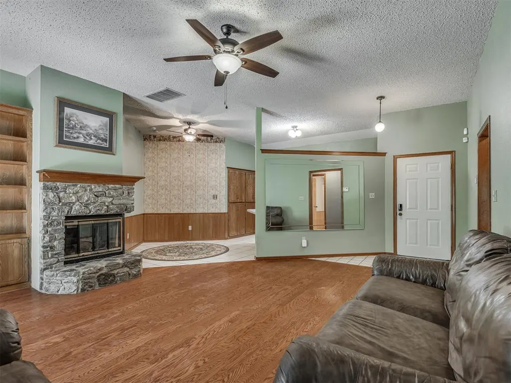 Photo 9 — 1978 Spencer Drive, Harrah, OK 73045