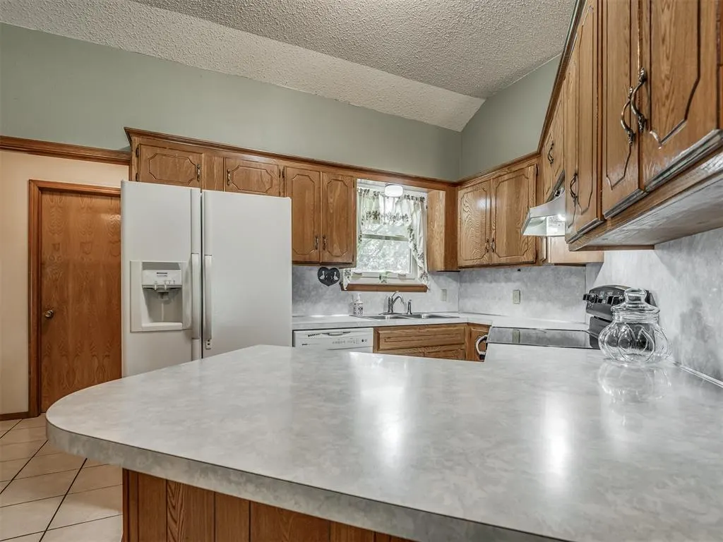 Photo 13 — 1978 Spencer Drive, Harrah, OK 73045