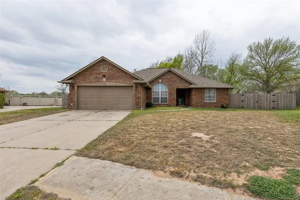 Front exterior — 3616 Maggie Circle, Norman, OK 73072