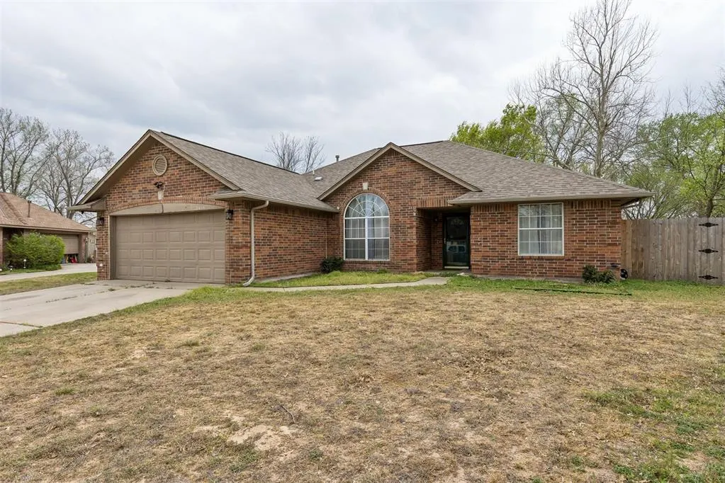 Photo 2 — 3616 Maggie Circle, Norman, OK 73072