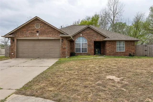 Photo 3 — 3616 Maggie Circle, Norman, OK 73072