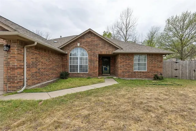 Photo 4 — 3616 Maggie Circle, Norman, OK 73072
