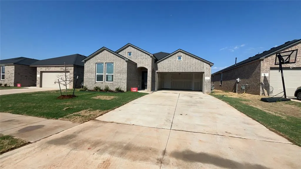 Front exterior — 20417 Mule Deer Drive, Edmond, OK 73012