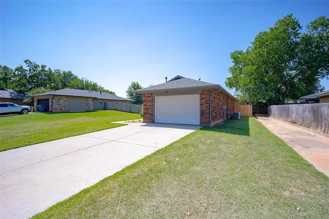 Photo 2 — 222 W Maple Branch Way, Mustang, OK 73064