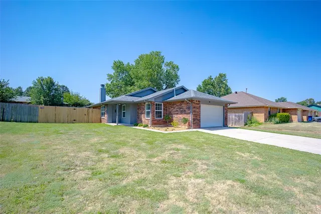 Photo 3 — 222 W Maple Branch Way, Mustang, OK 73064