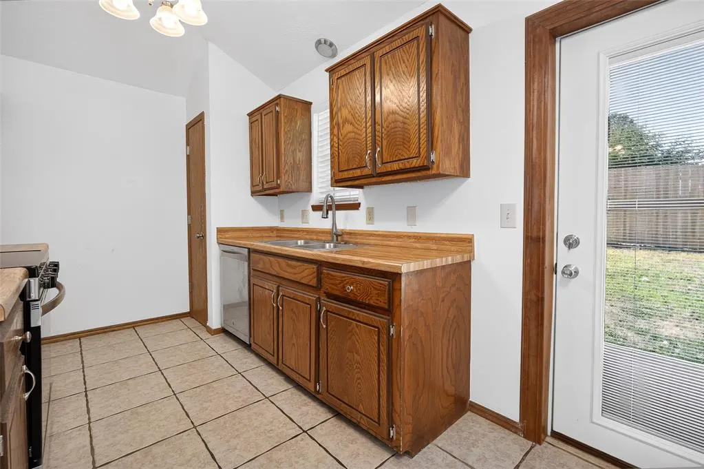 Photo 10 — 222 W Maple Branch Way, Mustang, OK 73064