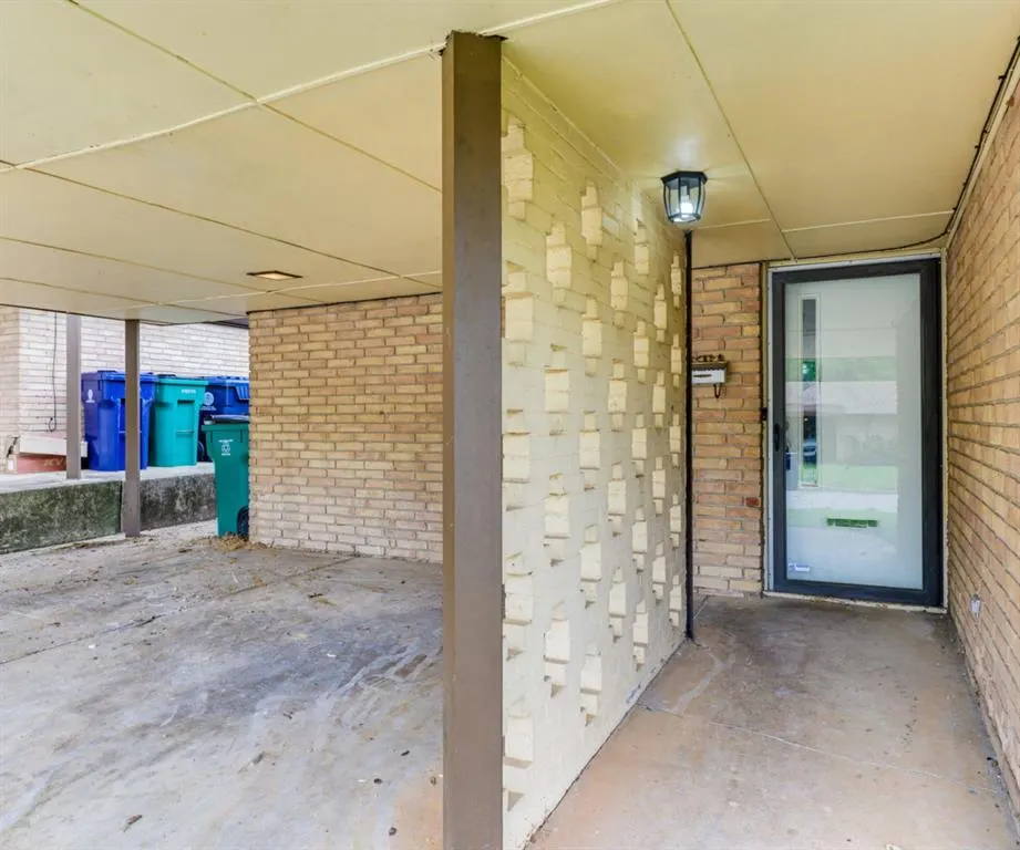 Photo 3 — 2029 NW 32nd Terrace, Oklahoma City, OK 73118