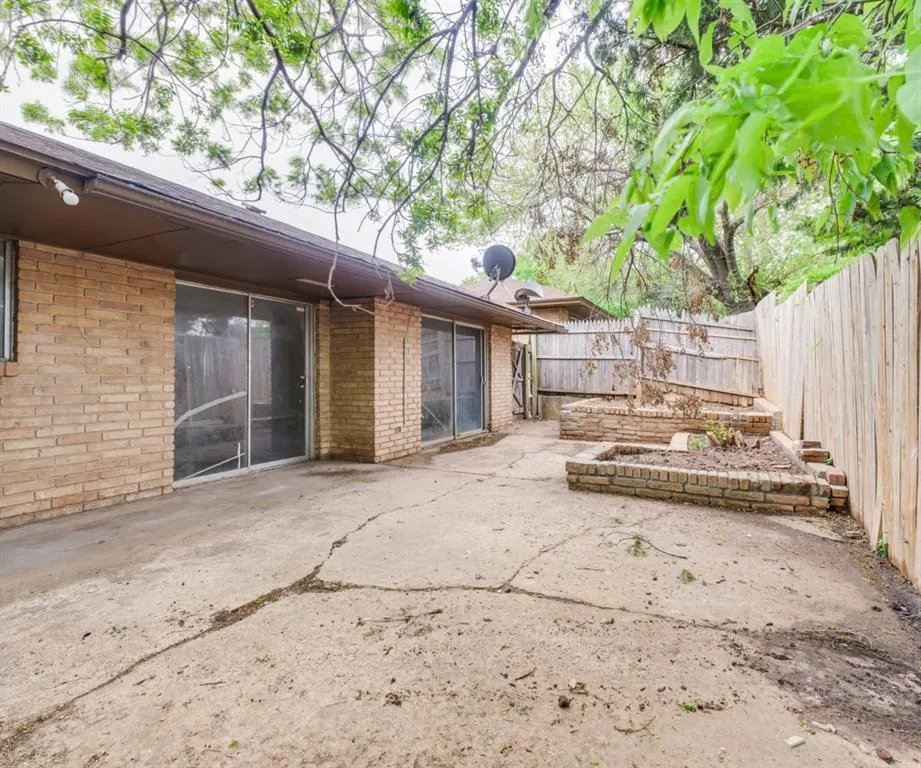 Photo 5 — 2029 NW 32nd Terrace, Oklahoma City, OK 73118