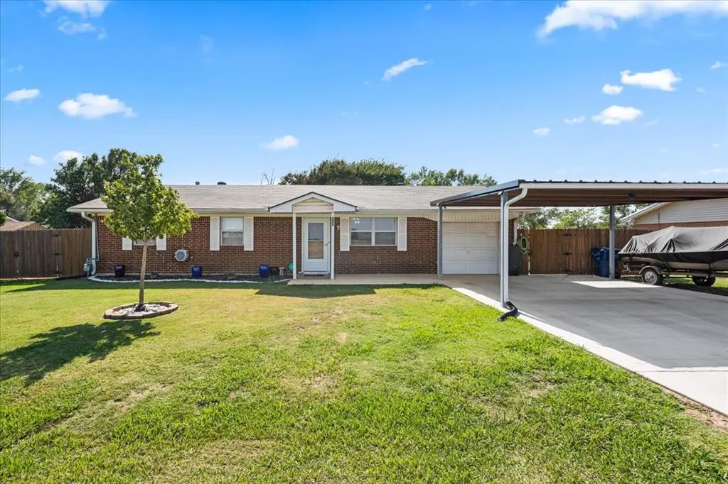 Front exterior — 302 Park Drive, Union City, OK 73090