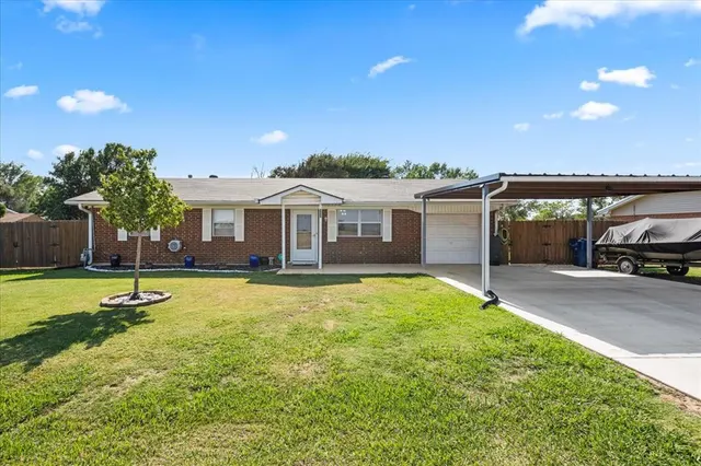 Front exterior — 302 Park Drive, Union City, OK 73090