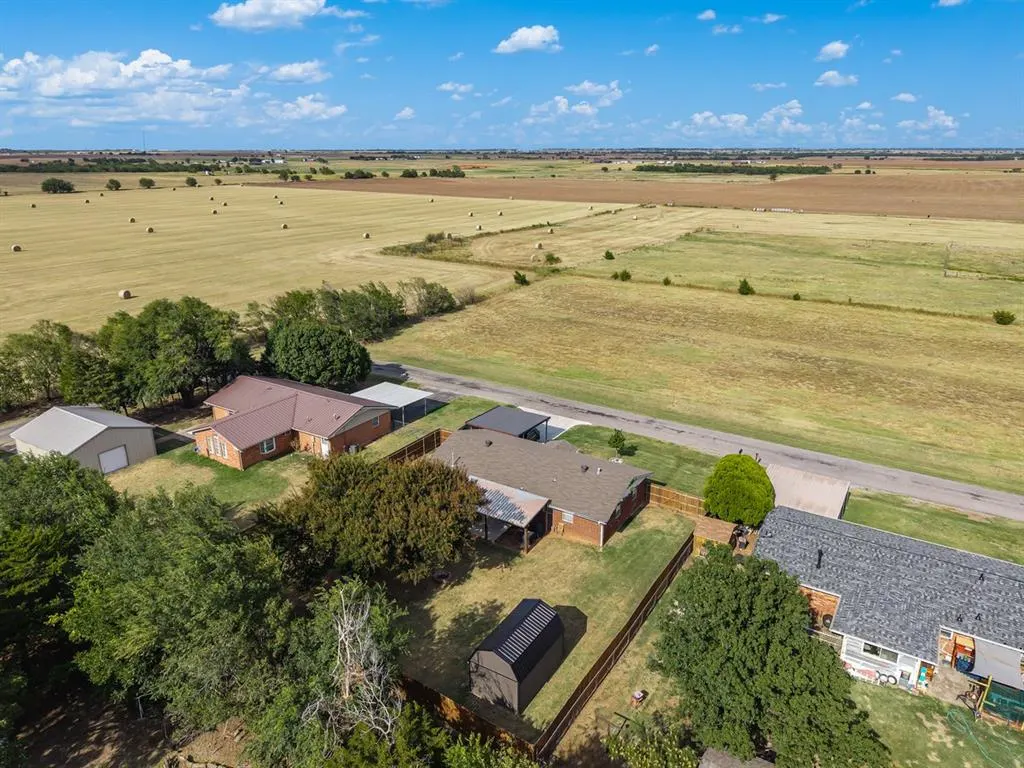 Photo 2 — 302 Park Drive, Union City, OK 73090