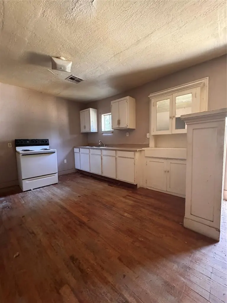 Photo 2 — 1837 NE 24th Street, Oklahoma City, OK 73111