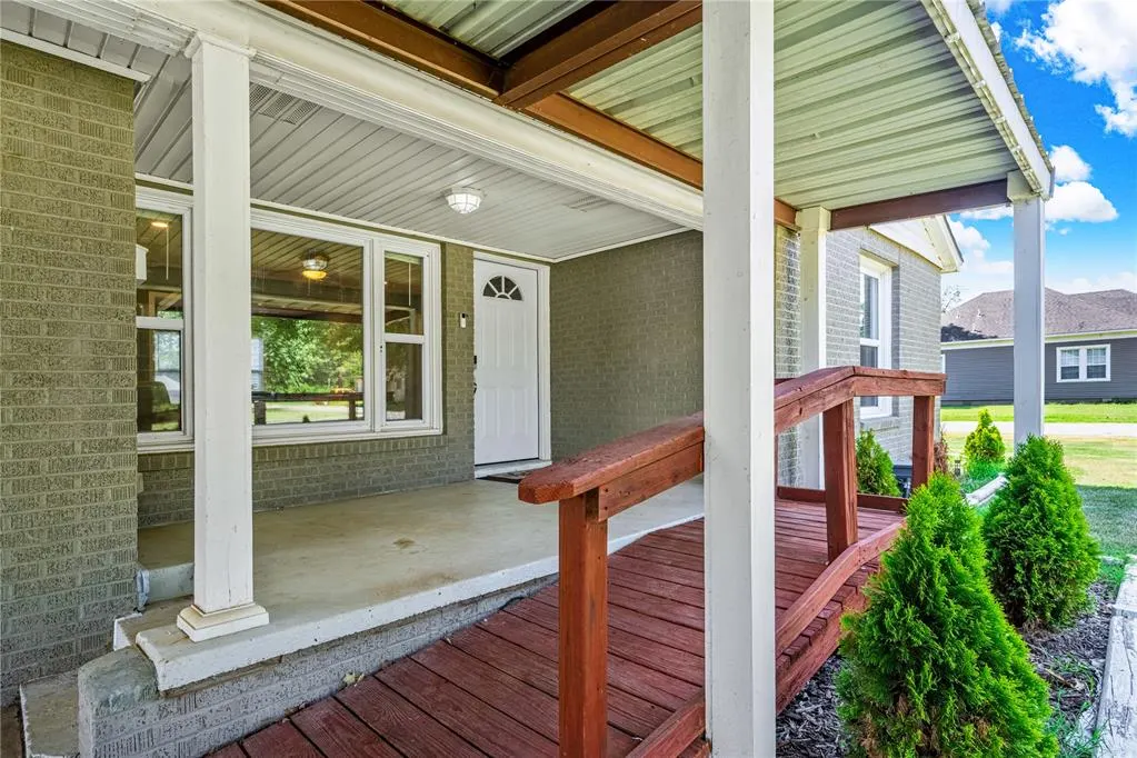 Photo 2 — 827 S 20th Avenue, Chickasha, OK 73018