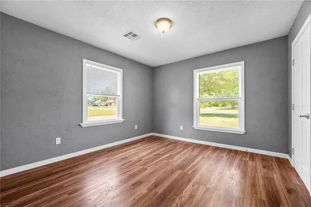 Photo 5 — 827 S 20th Avenue, Chickasha, OK 73018