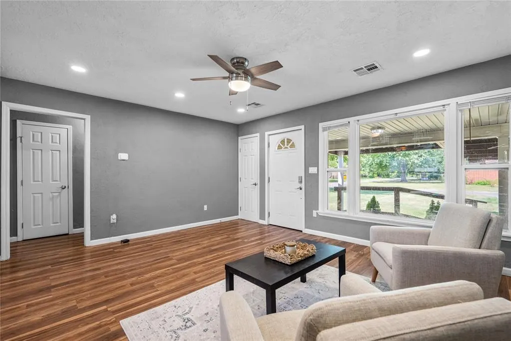 Photo 6 — 827 S 20th Avenue, Chickasha, OK 73018