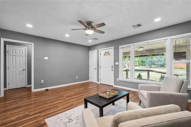 Photo 6 — 827 S 20th Avenue, Chickasha, OK 73018