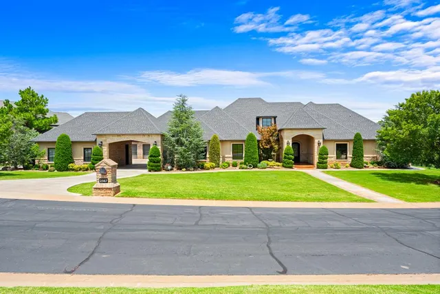 Front exterior — 2567 Loblolly Lane, Edmond, OK 73012