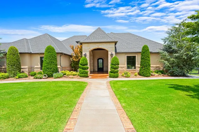 Photo 2 — 2567 Loblolly Lane, Edmond, OK 73012