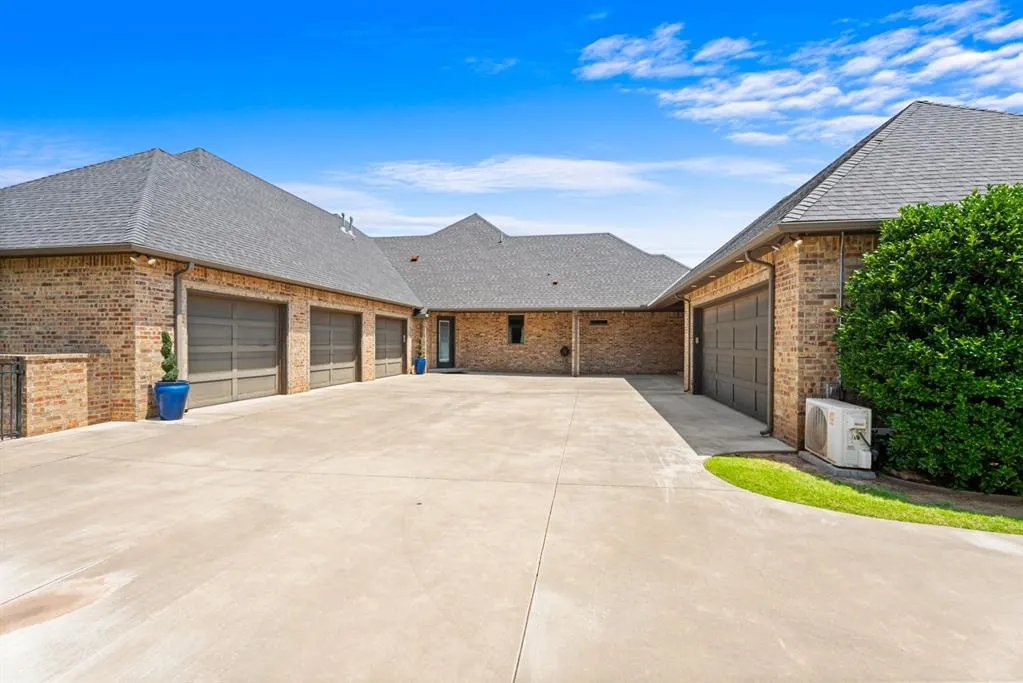 Photo 4 — 2567 Loblolly Lane, Edmond, OK 73012