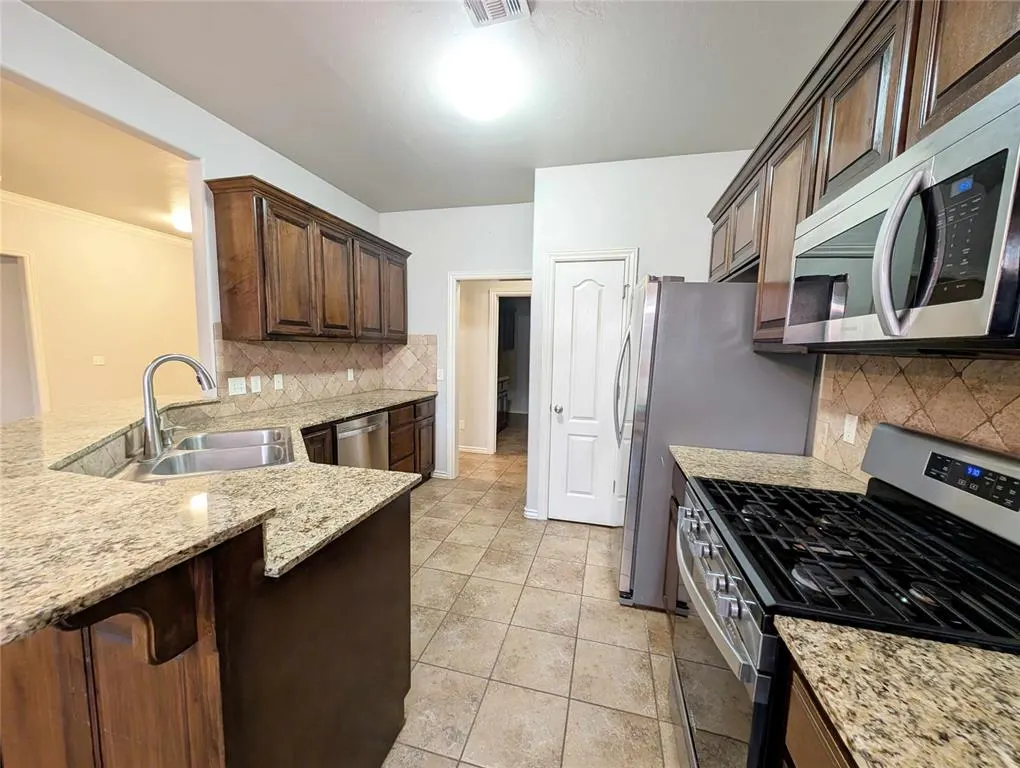 Photo 4 — 19100 Canyon Creek Place, Edmond, OK 73012