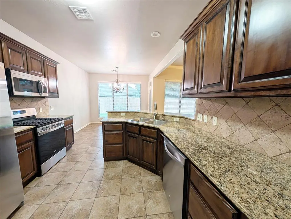 Photo 5 — 19100 Canyon Creek Place, Edmond, OK 73012