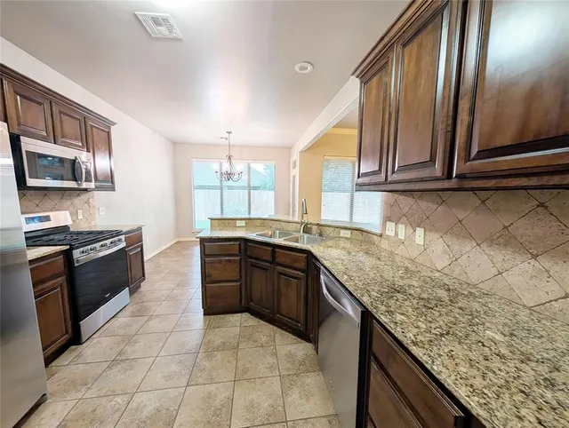 Photo 5 — 19100 Canyon Creek Place, Edmond, OK 73012