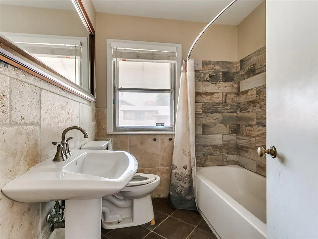 Photo 9 — 1301 NE 38th Street, Oklahoma City, OK 73111