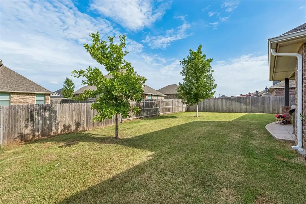 Photo 33 — 609 Side Track Road, Yukon, OK 73099