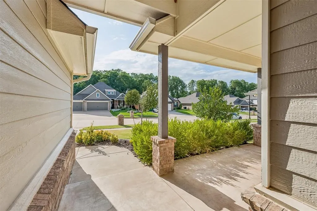 Photo 3 — 609 Side Track Road, Yukon, OK 73099