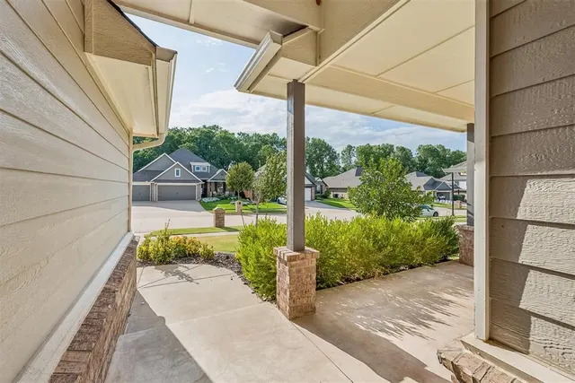Photo 3 — 609 Side Track Road, Yukon, OK 73099