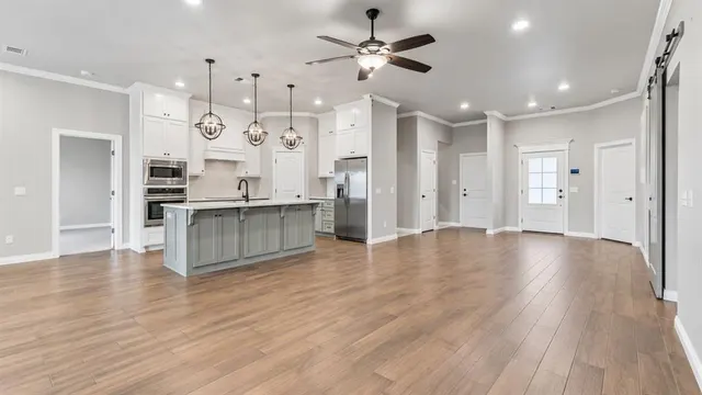 Photo 7 — 609 Side Track Road, Yukon, OK 73099
