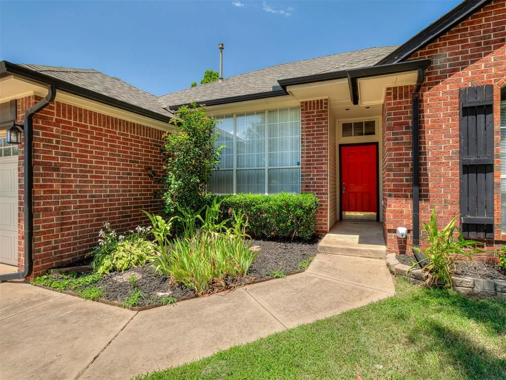 Front exterior — 705 Harrier Hawk, Edmond, OK 73003