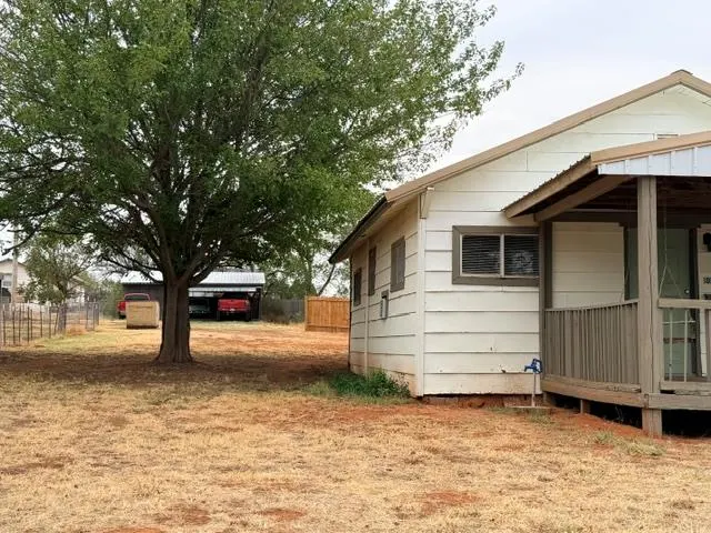 Photo 2 — 802 N 7th Street, Sayre, OK 73662