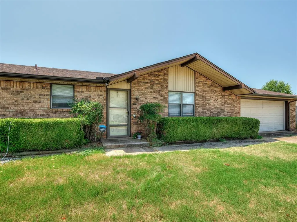 Photo 2 — 2010 Rising Hill Drive, Norman, OK 73071