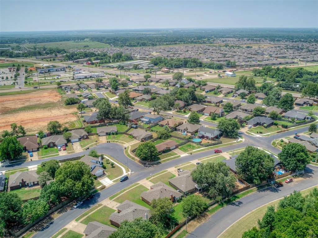 Photo 35 — 2010 Rising Hill Drive, Norman, OK 73071