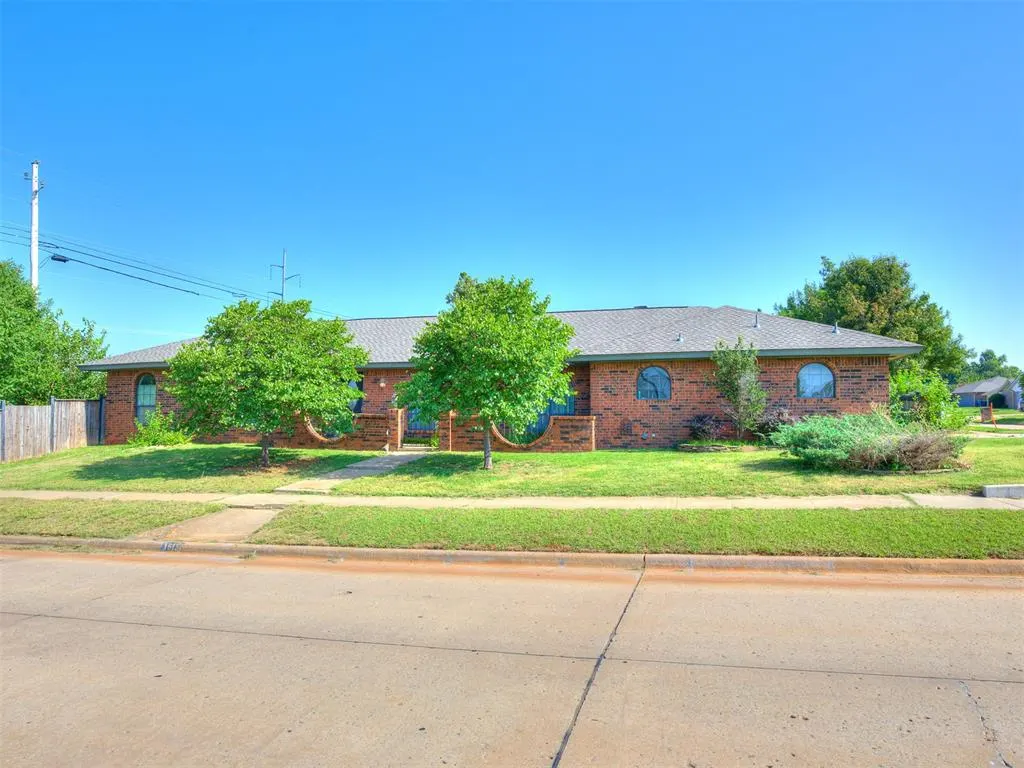 Front exterior — 1613 Kingsgate Road, Oklahoma City, OK 73159