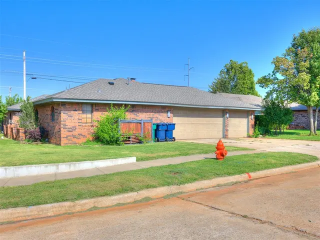 Photo 2 — 1613 Kingsgate Road, Oklahoma City, OK 73159