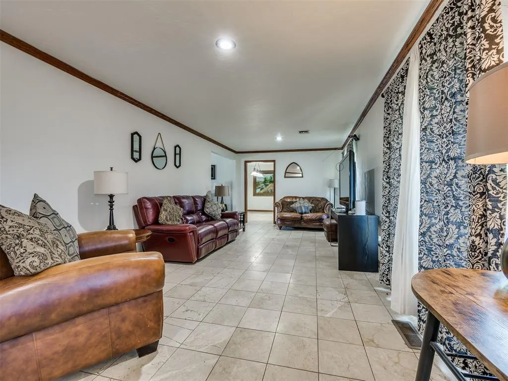 Photo 3 — 1613 Kingsgate Road, Oklahoma City, OK 73159
